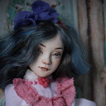 Алиса 2.0 Фарфоровая шарнирная кукла.