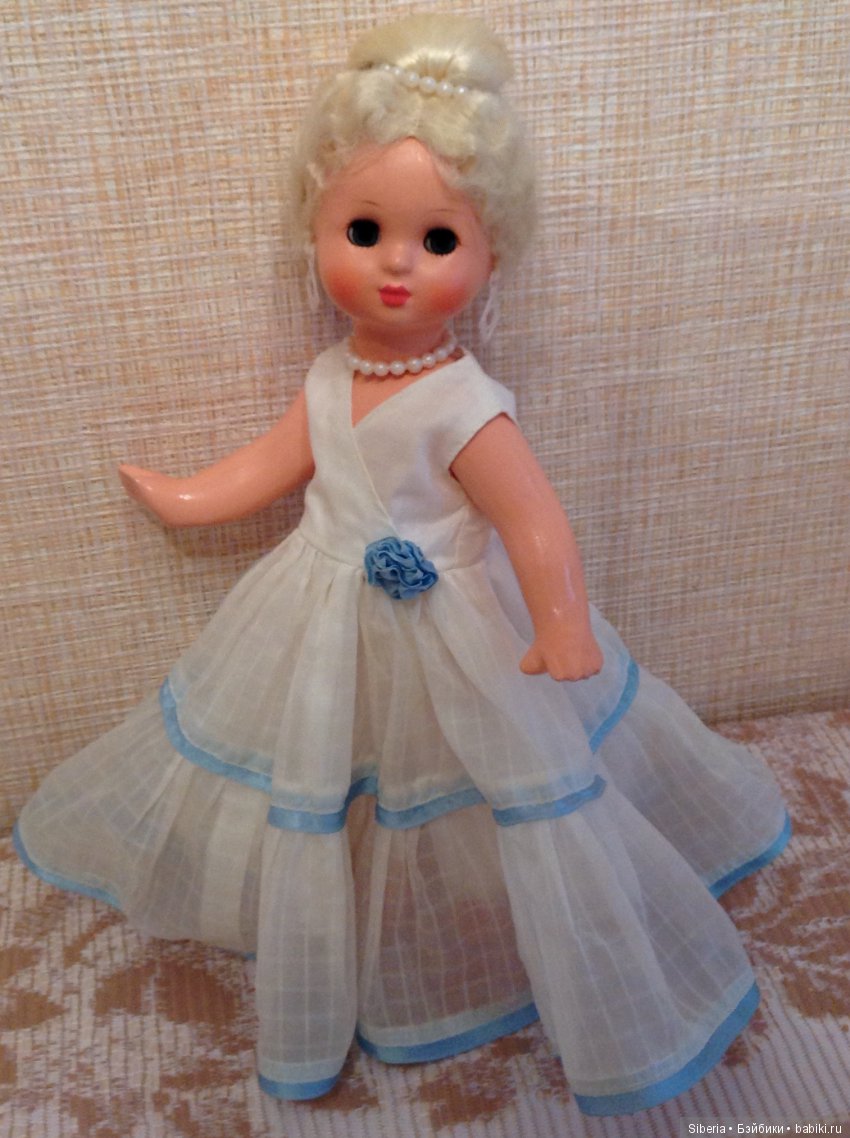 Мою Изабеллочку мне купили в мае 1970, вероятно, она была выпущена в 1969