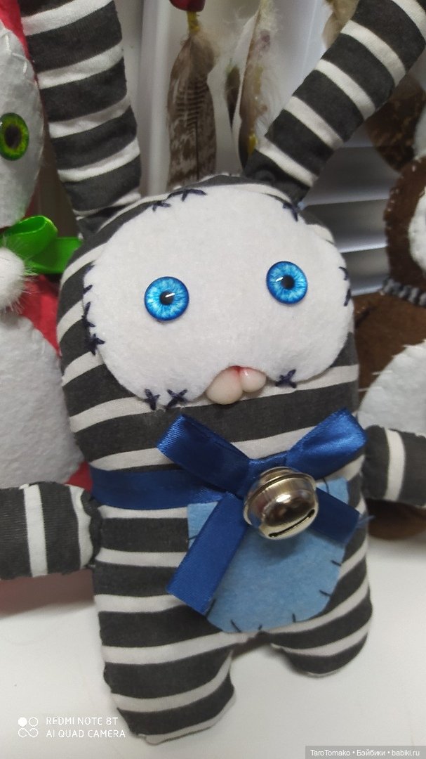 Кролик — Авторские игрушки из разных материалов: синельная проволока