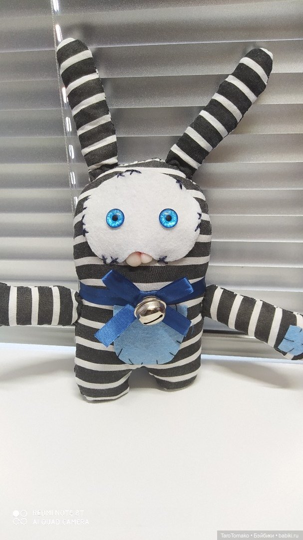 Кролик — Авторские игрушки из разных материалов: синельная проволока (фото 2)