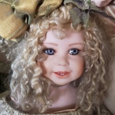 Фарфоровая коллекционная кукла от Thelma Rech