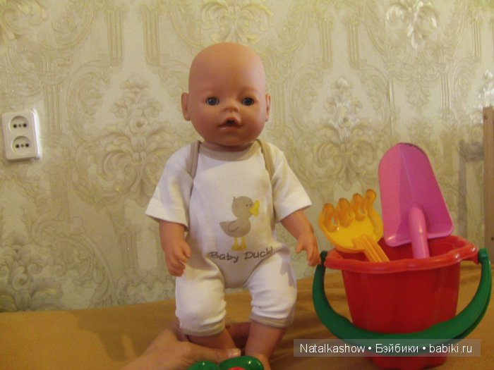 Легким движением руки детский бодик превращается… в элегантный песочник для беби борна