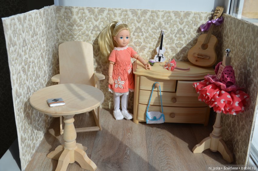 Комнатка для куклы, продолжение знакомства