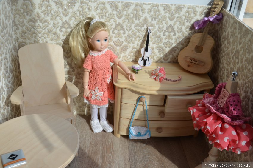 Комнатка для куклы, продолжение знакомства