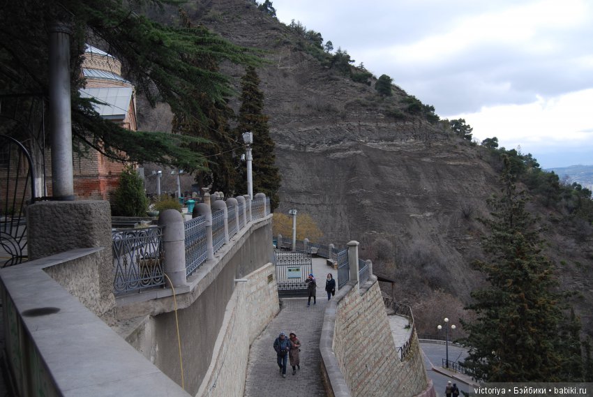 Мэри встречает весну в Грузии. Часть 1 - Тбилиси