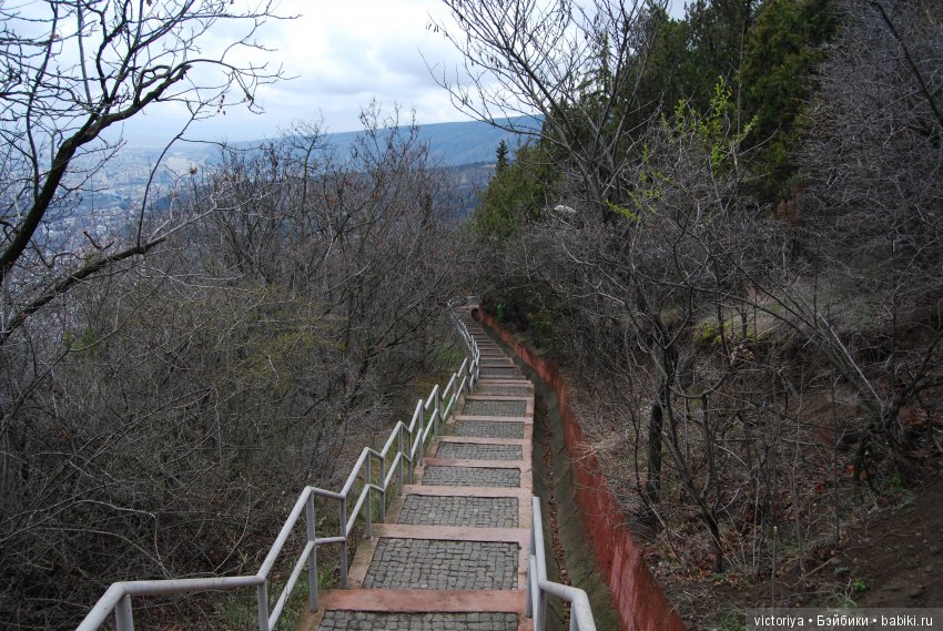 Мэри встречает весну в Грузии. Часть 1 - Тбилиси