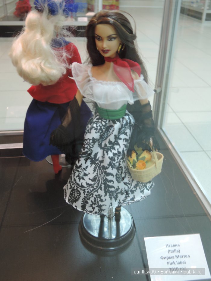 Выставка из частной коллекции Алёшиной Наталии "Куклы мира" в Белгороде | Бэйбики Выставка из частной коллекции Алёшиной Наталии "Куклы мира" в Белгороде