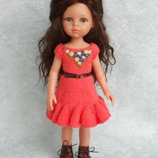 Вязаное платье с ручной вышивкой и кожаным ремешком для куклы Paola Reina