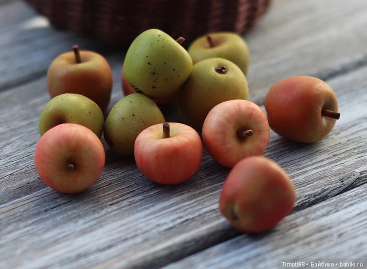 "Корзина яблок", кукольная миниатюра