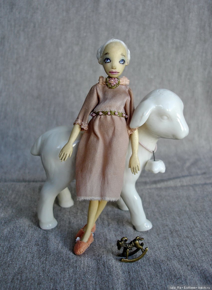 Куколка из дерева,10 см