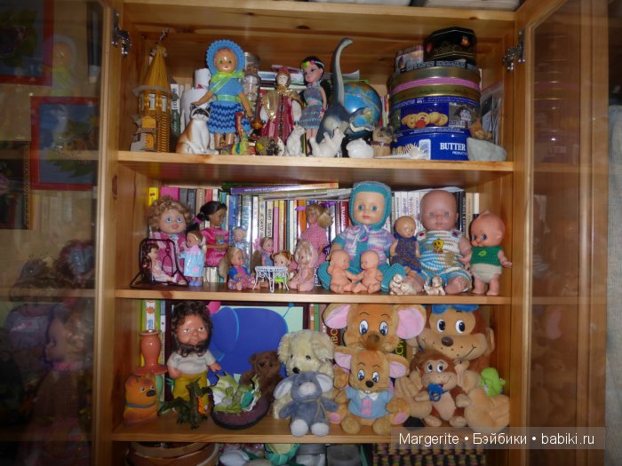 Да что вы, какая коллекция? У меня нет коллекции, у меня всего с десяток кукол