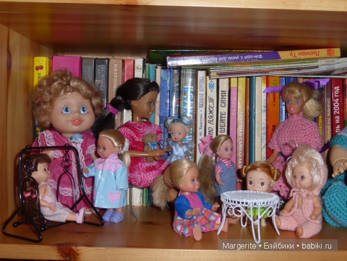 Да что вы, какая коллекция? У меня нет коллекции, у меня всего с десяток кукол (фото 9)