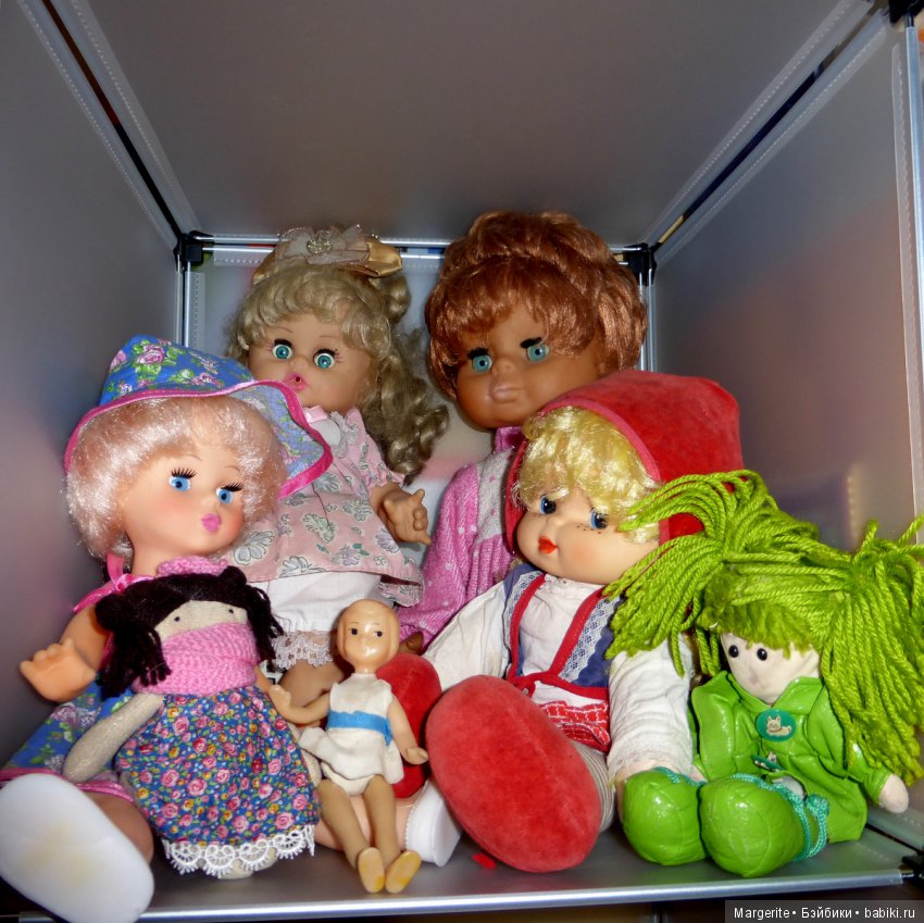 Где живут куклы? Недорогая и очень практичная идея для размещения коллекции кукол (фото 5)
