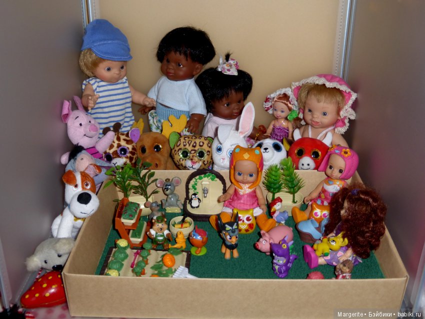 Где живут куклы? Недорогая и очень практичная идея для размещения коллекции кукол (фото 9)