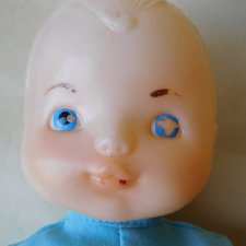 Голубые глаза хороши, только мне полюбилися карие... Хотя рисовать пришлось все же голубые