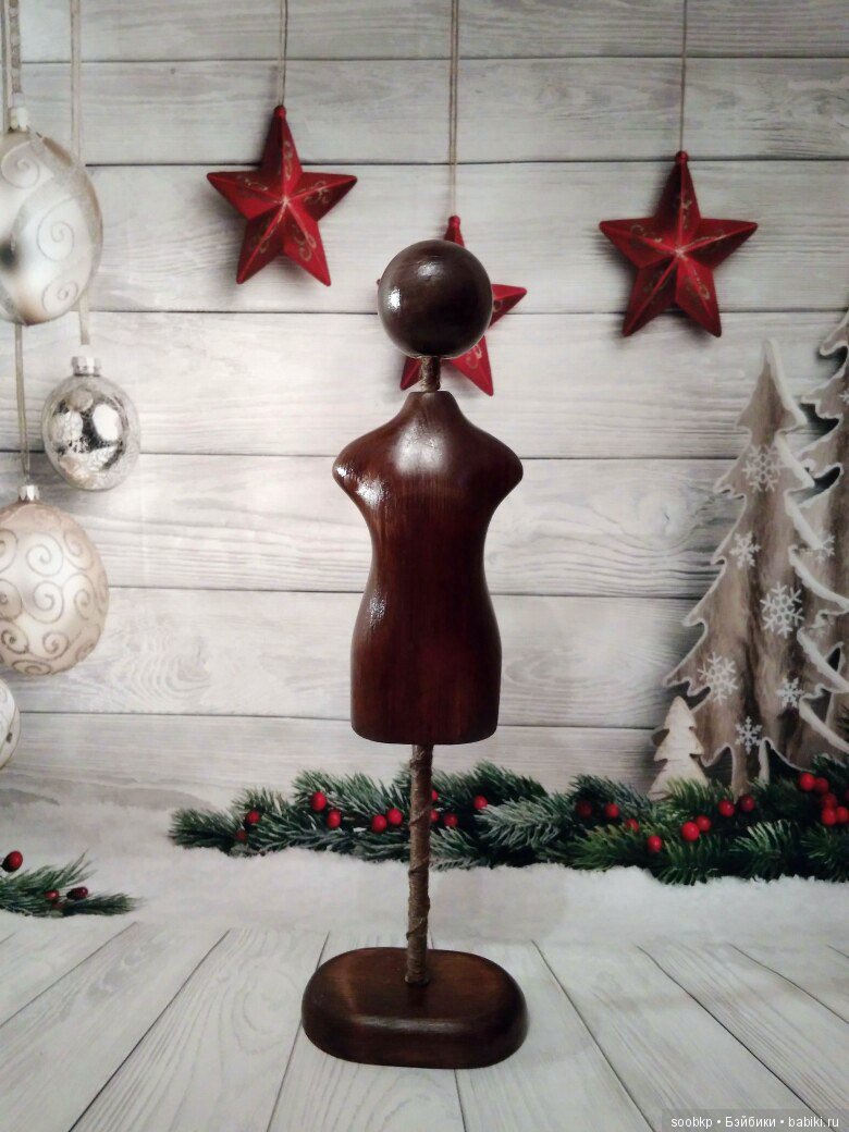 Стенд-манекен для кукольной фотосессии