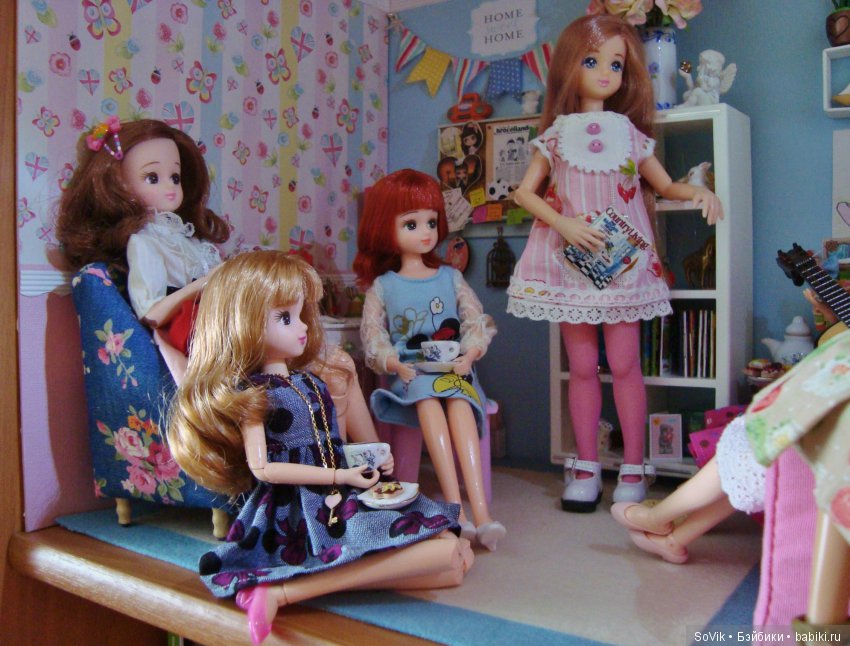 Румбокс в стеллаже для кукол 1/6