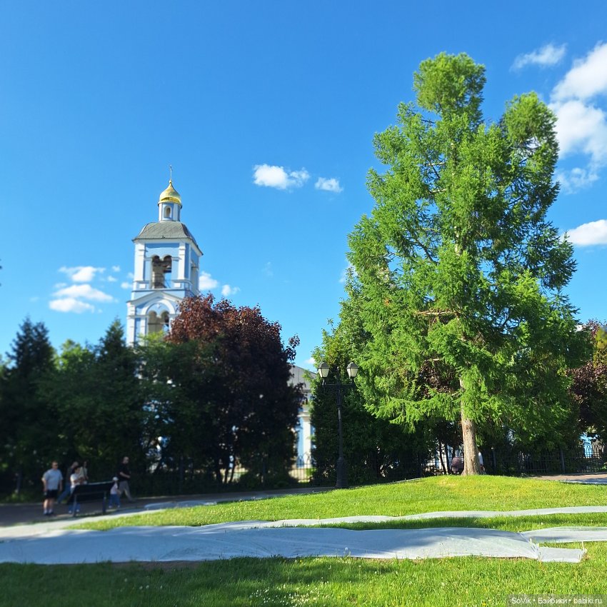 Все оттенки белого: парк Царицыно, цветы и куклы