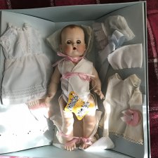 Куколка Betsy Wetsy с набором необходимых вещей