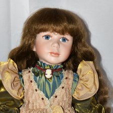 Большая фарфоровая кукла
