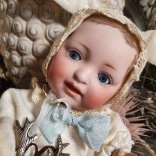 Совершенно крошечный малыш Кестнер