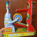 Винтажная заводная игрушка слон