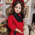 Антикварная кукла КР в красном пальто