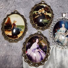 Кулоны для средних и больших кукол