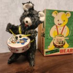 Старинный заводной мишка в идеальном состоянии. Япония. Работает