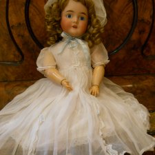 Антикварная кукла Queen Louise