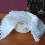 Антикварная ткань и кружево в ажурной корзинке.