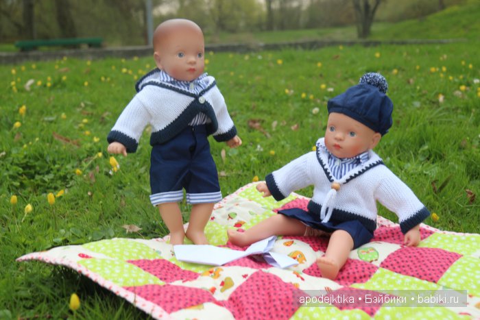 Саша и Маша делают кораблики