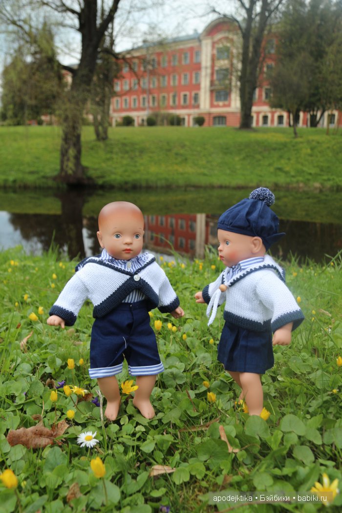 Саша и Маша у реки