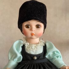 Куколка из серии «Страны мира» Румыния от Madame Alexander Куколка из серии «Страны мира» Румыния от Madame Alexander