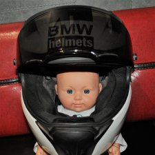 Маленький Ежи в "логове" больших дядь