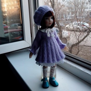 Платьице нежно сиреневого цвета.