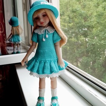 Два наряда по одной схеме на разных кукол