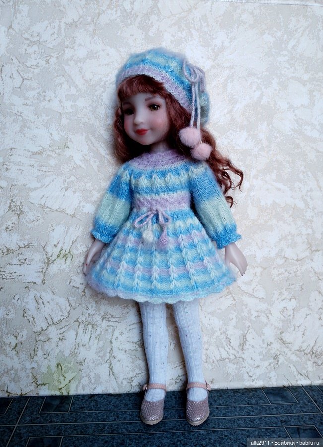 Платьице и беретик нежно голубого цвета для Руби Ред 37 см (фото 9)