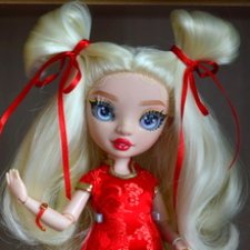 Делайла в красном