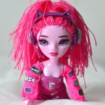 Пинки Rainbow High