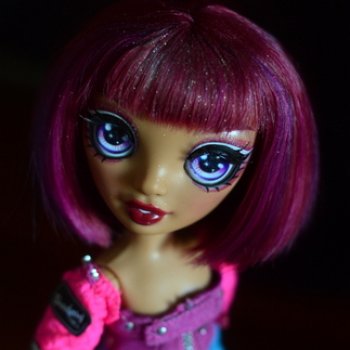 Мила: чёлка))