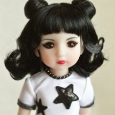 Никки в полном аутфите