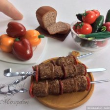Мангал, шашлыки, овощи и хлеб для кукол