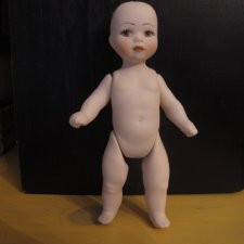 Помогите опознать куколку из фарфора 15 см
