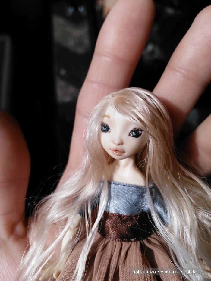 Шарнирная кукла Холи передаёт всем приветы (фото 2)