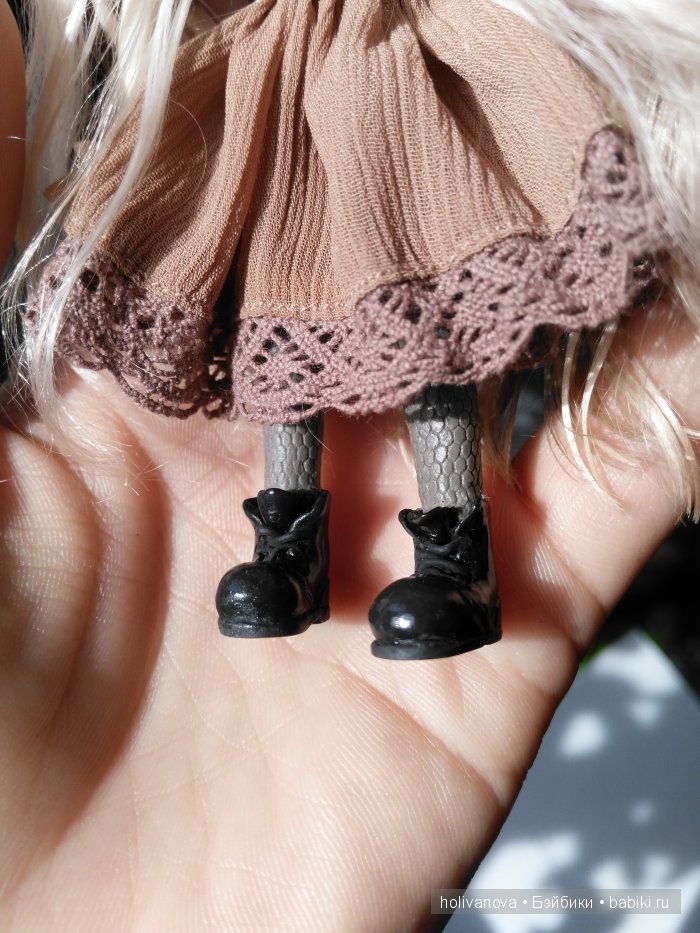 Шарнирная кукла Холи передаёт всем приветы (фото 3)