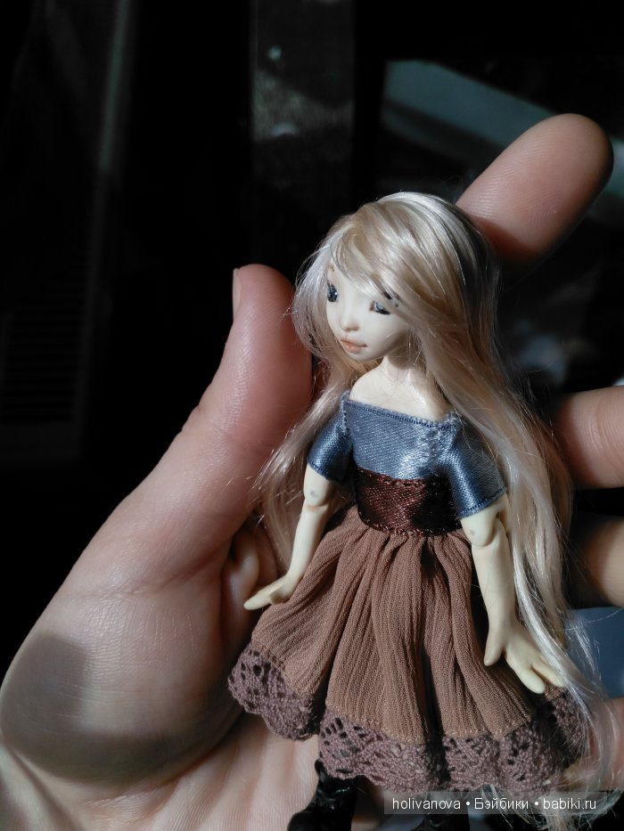 Шарнирная кукла Холи передаёт всем приветы