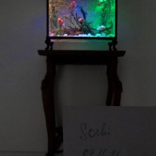 Аквариум на подставке для кукол до 40 см с подсветкой