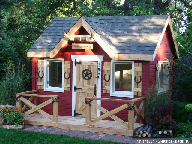 В кукольном домике тоже зажигают свет