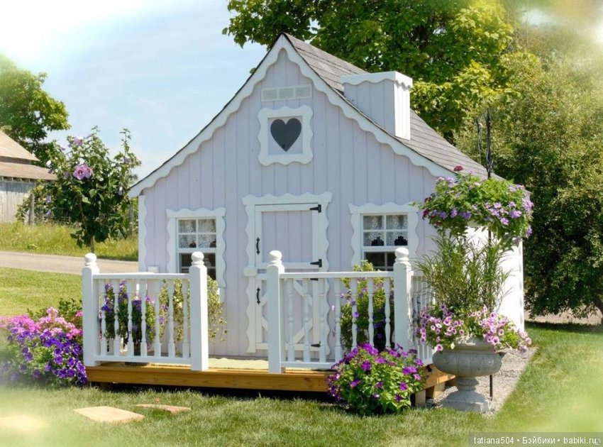 В кукольном домике тоже зажигают свет